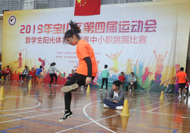 宝山区第四届运动会  3200名学生参加跳踢拍比赛